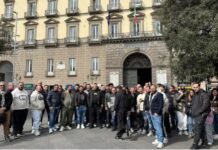 Epatite, la rivolta dei pescivendoli. E il Municipio fa dietrofront: “I frutti di mare si possono mangiare se cotti”