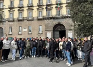 Epatite, la rivolta dei pescivendoli. E il Municipio fa dietrofront: “I frutti di mare si possono mangiare se cotti”