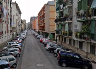 Incendiata l’auto di un imprenditore. Clan scatenati a Fuorigrotta, si teme la pista del racket Via Metastasio a Fuorigrotta