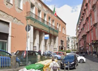 Spari tra la folla a Montesanto, il ‘pistolero’ voleva vendicarsi di un rivale Via Montesanto a Napoli