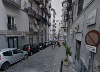 Nove colpi di pistola contro i ‘bassi’ fanno tremare i vicoli di Forcella Vico Palazzo Due Porte a Forcella