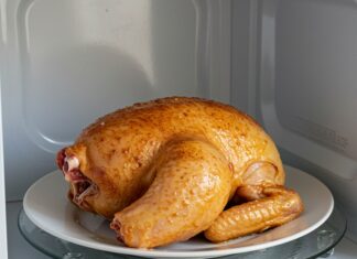 Microonde: cibi da non riscaldare mai Sicurezza alimentare