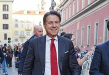 L’INTERVISTA. Conte: “Il Pnrr era la svolta per il Sud. Hanno speso solo metà delle risorse” Giuseppe Conte incontra gli studenti delluniversità Statale di Milano