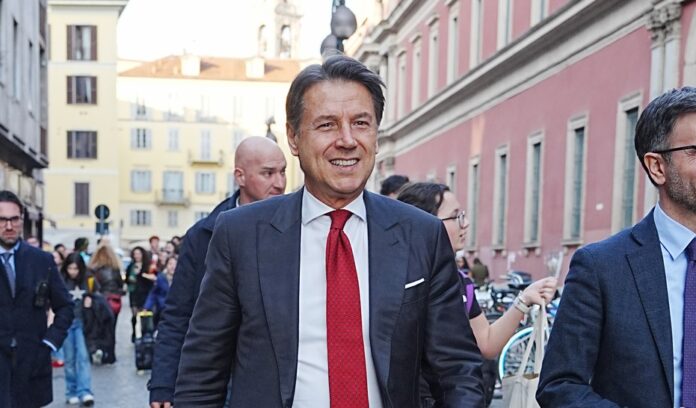 Giuseppe Conte incontra gli studenti delluniversità Statale di Milano
