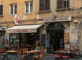 Italia: dehors abusivi deturpano città e borghi Degrado urbano