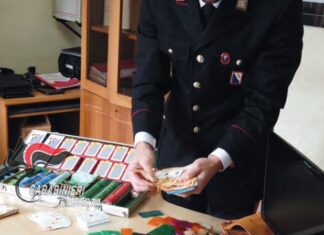 Casapesenna, sequestrata la bisca clandestina. 26 denunciati, sequestrati 45mila euro e 18 mazzi di carte Bisca scoperta dai Carabinieri