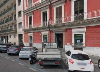 Colpo da 100mila euro alla filiale ‘Credem’ della Riviera di Chiaia: caccia aperta alla gang La filiale della Credem sulla Riviera di Chiaia