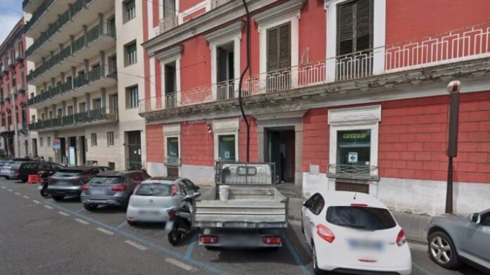 La filiale della Credem sulla Riviera di Chiaia