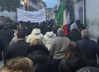 Marcia contro la camorra: “Qui non si torna indietro”. Il territorio dell’Agro Aversano reagisce unito alle bombe Marcia contro la camorra