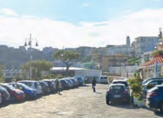 Gelosia e lame a Bacoli. Due cugini accoltellati per una ragazza contesa Marina Grande a Bacoli