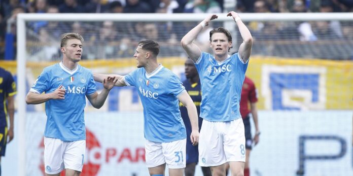 Napoli’s Scott McTominay jubilates after scoring the goal 1-1 celebrates during the Serie A soccer match between Parma and Napoli at the Ennio Tardini Stadium in Parma Italy - Sunday, 12 april 2026. Sport - Soccer . (Photo by Alberto Mariani/Lapresse)