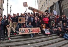 Multe agli artisti di strada di Napoli: pronta la rivolta in musica. Il ‘ funerale’ a San Domenico il 2 maggio Artisti di strada a Napoli