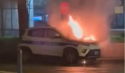 Auto incendiata a Saviano Auto incendiata a Saviano