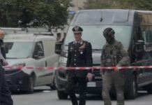 Napoli, rapina da film alla Credit Agricole: i banditi svaligiano le cassette di sicurezza e fuggono (foto) Svaligiate le cassette di sicurezza