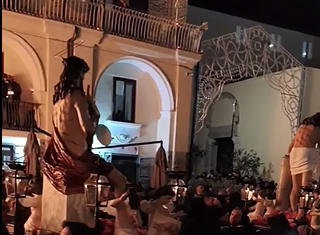 Sessa Aurunca, con i coltelli alla processione: 3 nei guai Processione del Venerdì a Sessa Aurunca