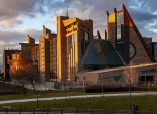 Arresti Clan Moccia, la spedizione punitiva nel cantiere della scuola nel senese: “Ora questo è nostro” Procura di Firenze
