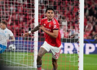 Napoli, Rios in cima alla lista dei desideri. Piace il centrocampista del Benfica, Manna al lavoro Benfica's Richard Rios celebrates after scoring his side's first goal during a Champions League opening phase soccer match between SL Benfica and Napoli in Lisbon, Wednesday, Dec. 10, 2025. (AP Photo/Armando Franca)