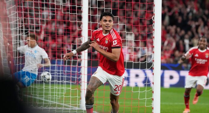 Benfica's Richard Rios celebrates after scoring his side's first goal during a Champions League opening phase soccer match between SL Benfica and Napoli in Lisbon, Wednesday, Dec. 10, 2025. (AP Photo/Armando Franca)
