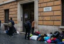 Roma: code infinite per i richiedenti asilo Violenza sistemica