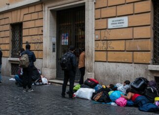 Roma: code infinite per i richiedenti asilo Violenza sistemica