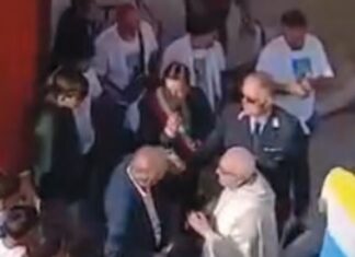 Trentola Ducenta, lite davanti al santo durante il corteo. Volano insulti tra Apicella e Griffo Discussione in processione tra Michele Apicella e Michele Griffo