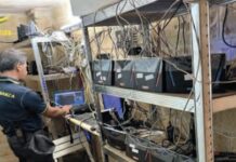 Pirateria tv, perquisizioni e sequestri. Il ‘pezzotto’ cambia forma: dai vecchi decoder modificati ai codici Iptv venduti La Guardia di Finanza mette nel mirino il 'pezzotto'