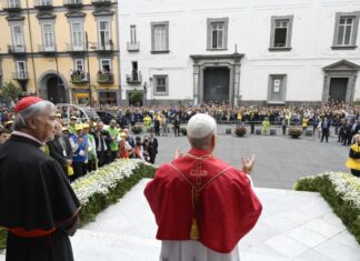 Papa Leone XIV a Napoli: “La crescita del turismo non coinvolge tutti. Resta il divario sociale” Papa Leone XIV a Napoli (foto LaPresse)