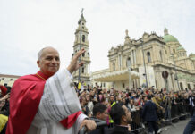 Il Papa a Pompei nel segno del destino. A un anno esatto dall’elezione, la Supplica davanti a 20mila fedeli Papa a Pompei (foto LaPresse)