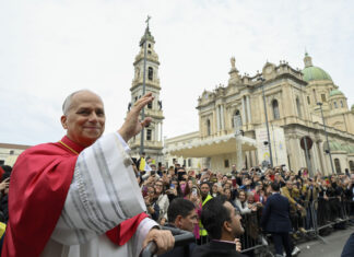 Il Papa a Pompei nel segno del destino. A un anno esatto dall’elezione, la Supplica davanti a 20mila fedeli Papa a Pompei (foto LaPresse)