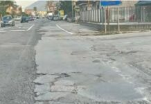 Emergenza strade a Maddaloni: basta “toppe”. Strisce bianche tracciate su buche, avvallamenti e rialzi alimentano le polemiche Rattoppi sull'ex Provinciale 335 a Maddaloni