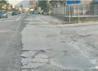 Emergenza strade a Maddaloni: basta “toppe”. Strisce bianche tracciate su buche, avvallamenti e rialzi alimentano le polemiche Rattoppi sull'ex Provinciale 335 a Maddaloni