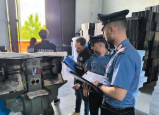Rifiuti nel calzaturificio di Orta di Atella: arrestato il titolare. Trovati dai militari 9 lavoratori irregolari su 14 Rifiuti nel calzaturificio