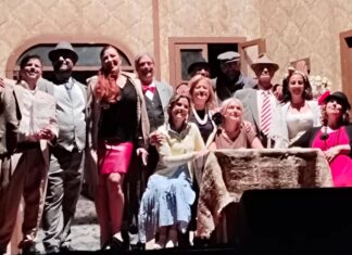 “Donna Chiarina Pronto Soccorso” conquista il pubblico: successo travolgente al Teatro Garibaldi La compagnia teatrale “Così per ridere”
