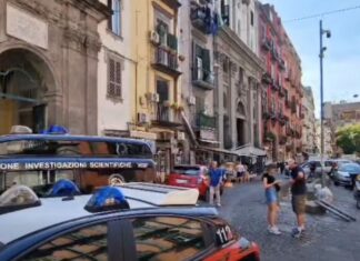 Tenta di uccidere il figlio di 12 anni. In preda a una crisi di astinenza sferra due coltellate alla schiena al bambino Via Vergini a Napoli