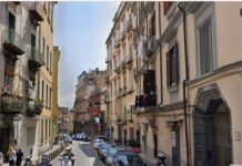 Notte ad alta tensione nei vicoli: caccia all’uomo in centro, due accoltellati Via Imbriani a Napoli