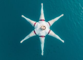 Galleggiare a stella: i benefici per corpo e mente Benessere acquatico