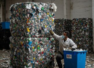 Italia, riciclo plastica in crisi: fatturato in calo Riciclo plastica