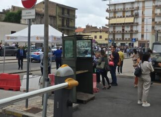 FOTO. Allarme bomba da una telefonata anonima: evacuato il Tribunale di S. Maria Capua Vetere Evacuazione Tribunale di Santa Maria Capua Vetere