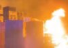 Capannone in fiamme a Ponticelli, devastata dal rogo un’area di tremila metri quadri. Nessuna pista è esclusa Incendio di un capannone di Ponticelli