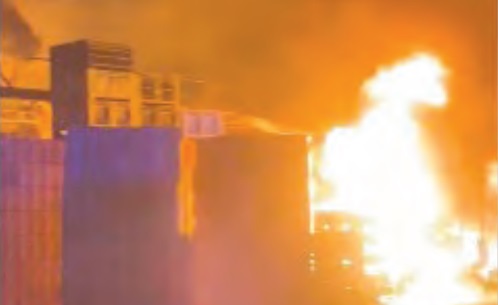 Incendio di un capannone di Ponticelli Incendio di un capannone di Ponticelli