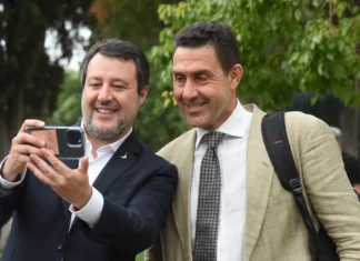 La Lega in tilt, si accelera sul progetto a due velocità. Meno spazio per gli esponenti del Sud Matteo Salvini e Roberto Vannacci