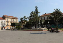 S. Maria C.V., rissa e fuggi fuggi in piazza Mazzini: si sono affrontati a colpi di bottiglia Piazza Mazzini a Santa Maria Capua Vetere