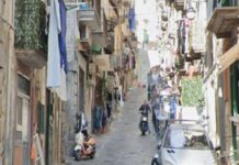 Faida tra i Mazzarella e le paranze dei Quartieri. Una batteria in scooter ha esploso colpi d’arma da fuoco Riflettori delle forze dell’ordine su via Laura Mancini Oliva