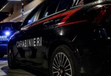 Fuga a Cercola, 17enne al volante di un suv: passeggero lancia una pistola pronta a sparare. Un arresto