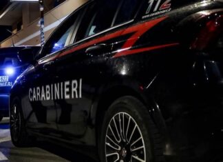 Fuga a Cercola, 17enne al volante di un suv: passeggero lancia una pistola pronta a sparare. Un arresto