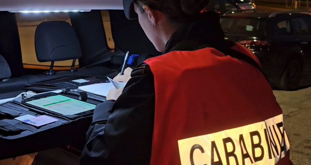 Posillipo, setaccio sulla movida: raffica di multe e una denuncia nella notte dei controlli a Via Petrarca...