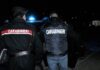 Follia a Forio: aggredisce un connazionale con un bastone, poi ferisce i vigili. Arrestato 47enne