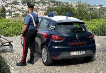 Follia a Porta Nolana, armato di una lama artigianale danneggia una tubatura e sputa ai militari: arrestato