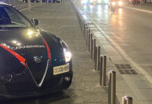 Fuga notturna a Sant’Antimo: si schiantano contro i cassonetti per evitare i Carabinieri. Denunciati due giovanissimi