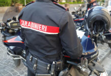 Giugliano, lancia la cassaforte con la cocaina dal balcone: ma sotto c’è un carabiniere. Arrestata 46enne insospettabile
